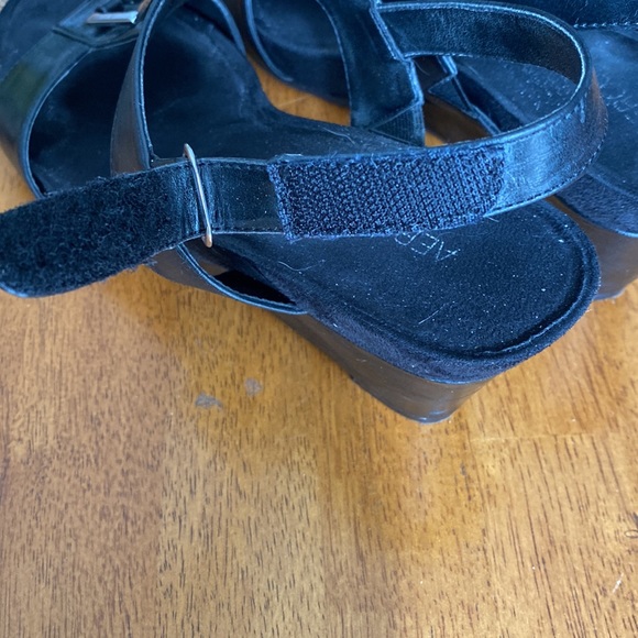 Aerosoles Black Wedge Sandals Size 7 1/2. Velcro strap closure. Soft insole. - Picture 6 of 8